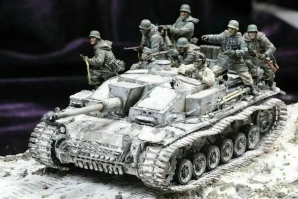 Классический 1/35 смолы Наборы Пособия по немецкому языку бак солдат в атакуя 8 шт./компл.(без бака