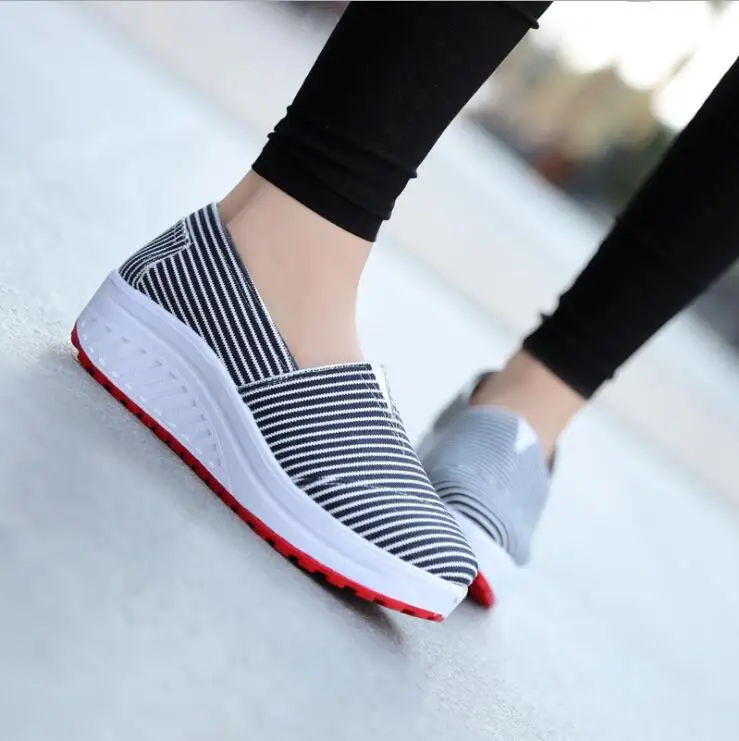 Весна женская летняя обувь на плоской подошве в полоску встряхнуть женщин с