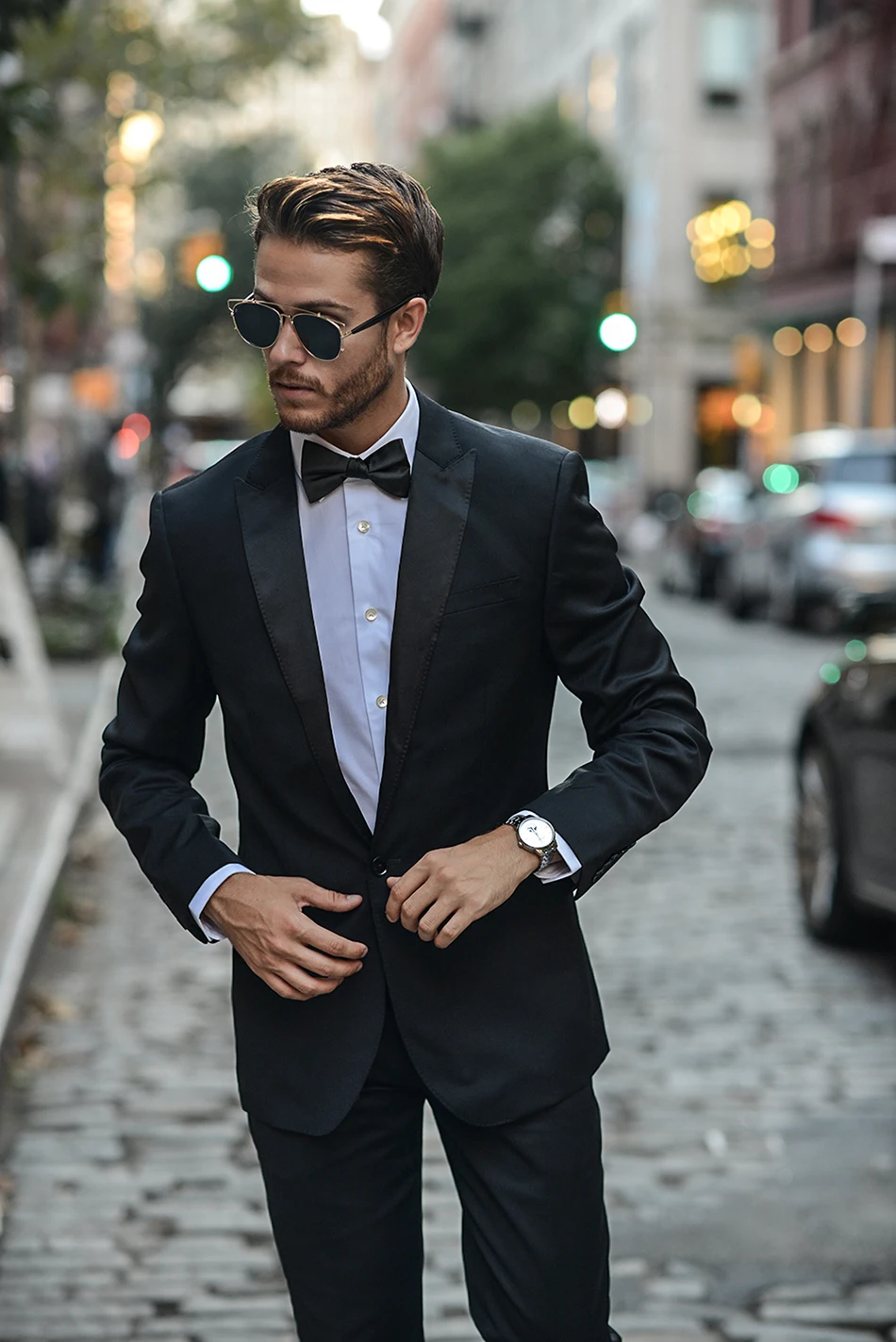 Черный на одной пуговице приталенный для свадьбы жениха деловой мужской костюм