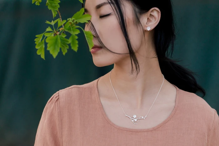 Bijoux стерлингового серебра 925 Сливовая ветвь цветка ожерелья для женщин модные массивные ювелирные изделия Коле ожерелье