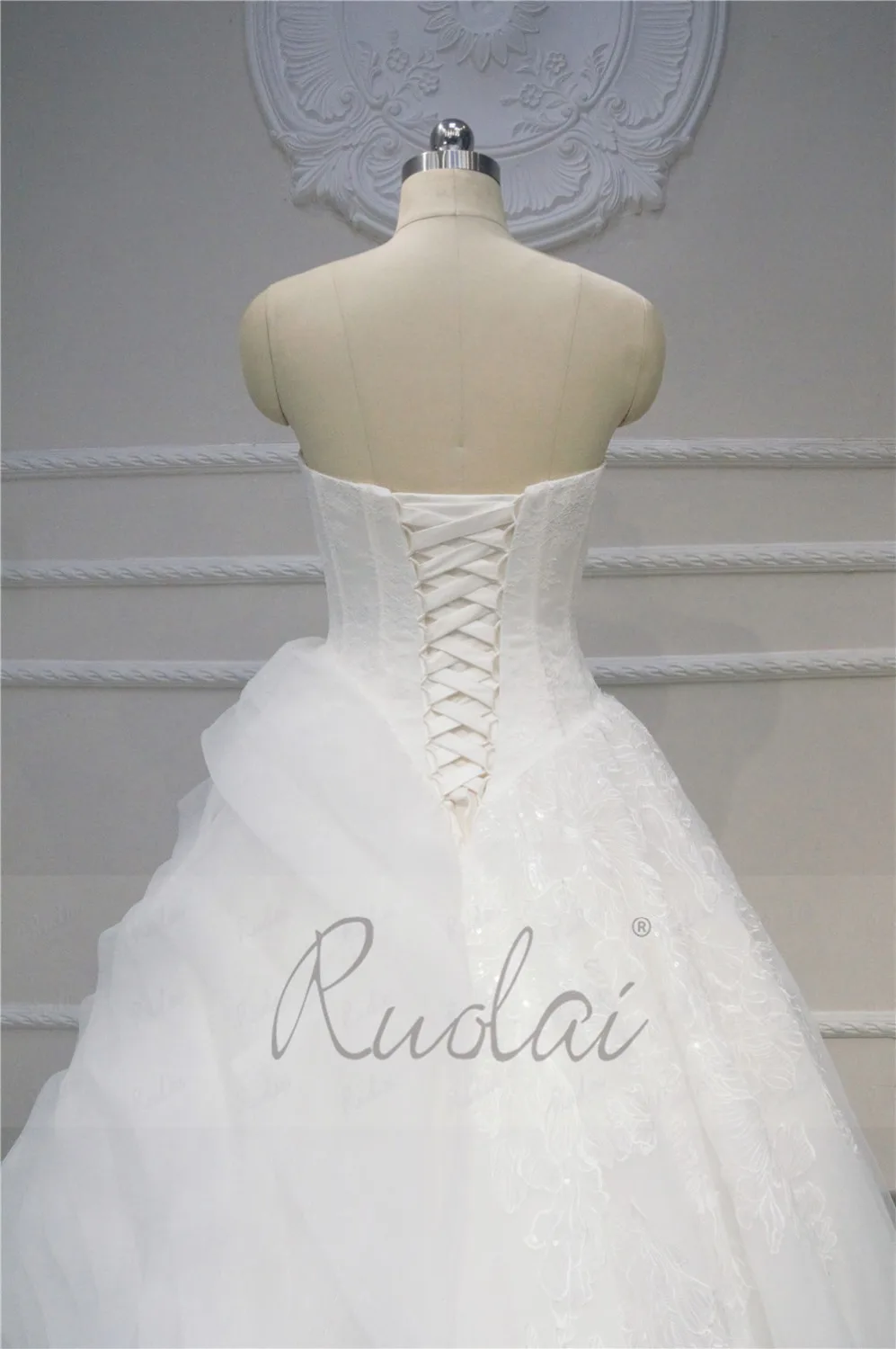 Elegant Wedding Dresses 2019 Sweetheart Ball Gown Tiered Lace Wedding Gown Sweep Train Bridal Dress Vestido de Novia RW21