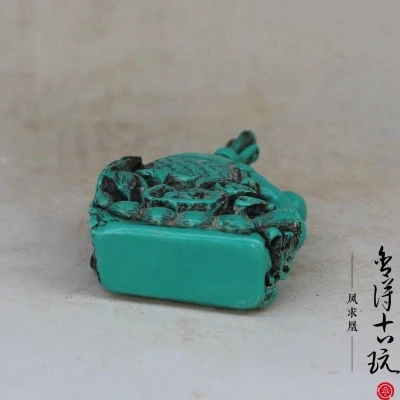 

Resin-like Turquoise relief (goldfish) snuff bottle antique as old crafts