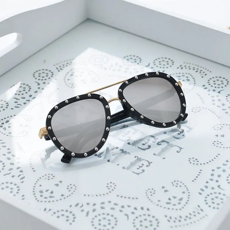 Модные детские солнцезащитные очки с металлическими заклепками кошачьи uv400 для