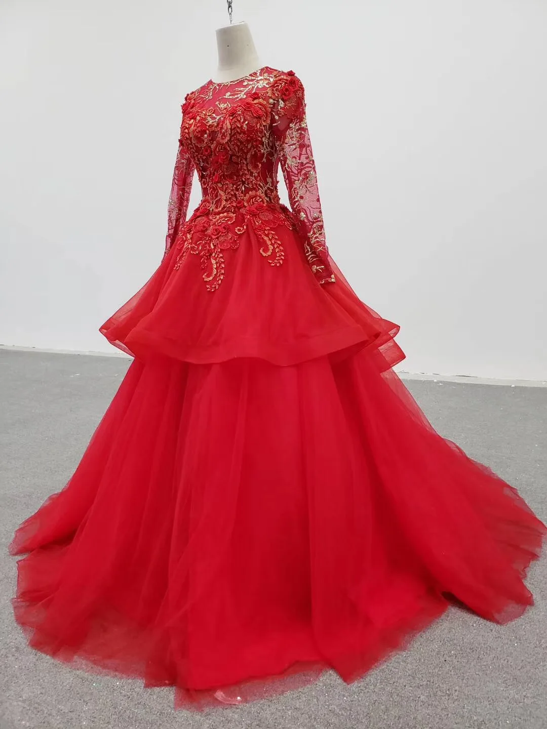 Elegant Long Red Prom Dresses Full Sleeves Sweetheart ALINE Gown Red Gold Lace Applique Tulle Ladies Evening Gown