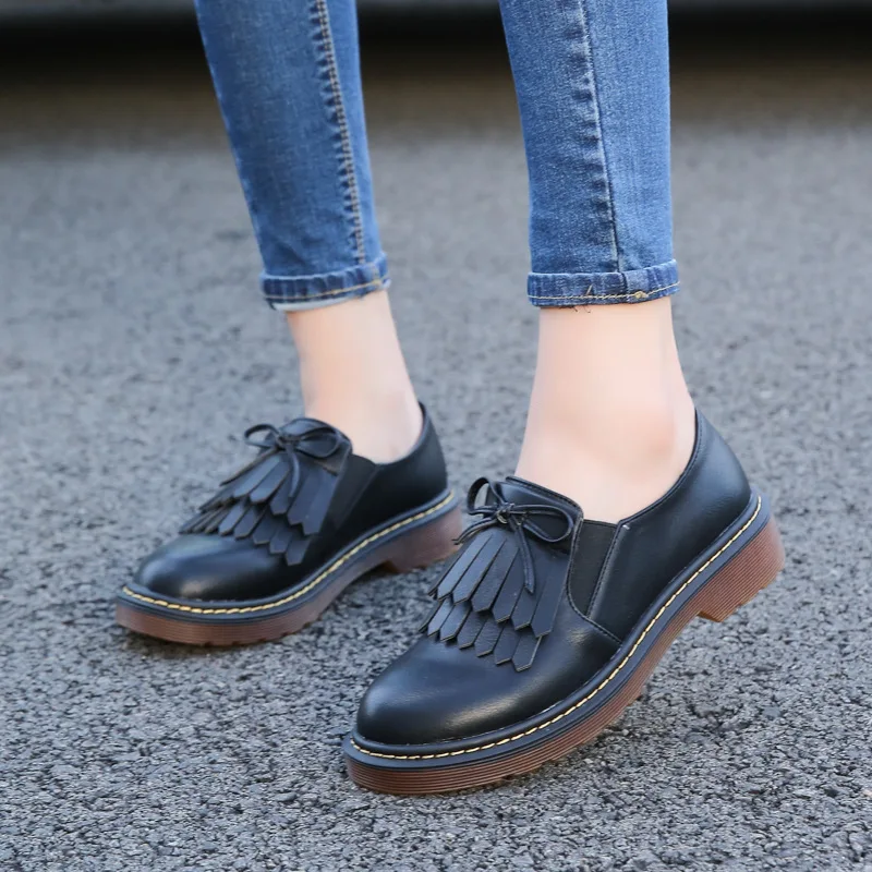 Женская обувь с кисточками Обувь на плоской подошве толстой мягкой подошвой и