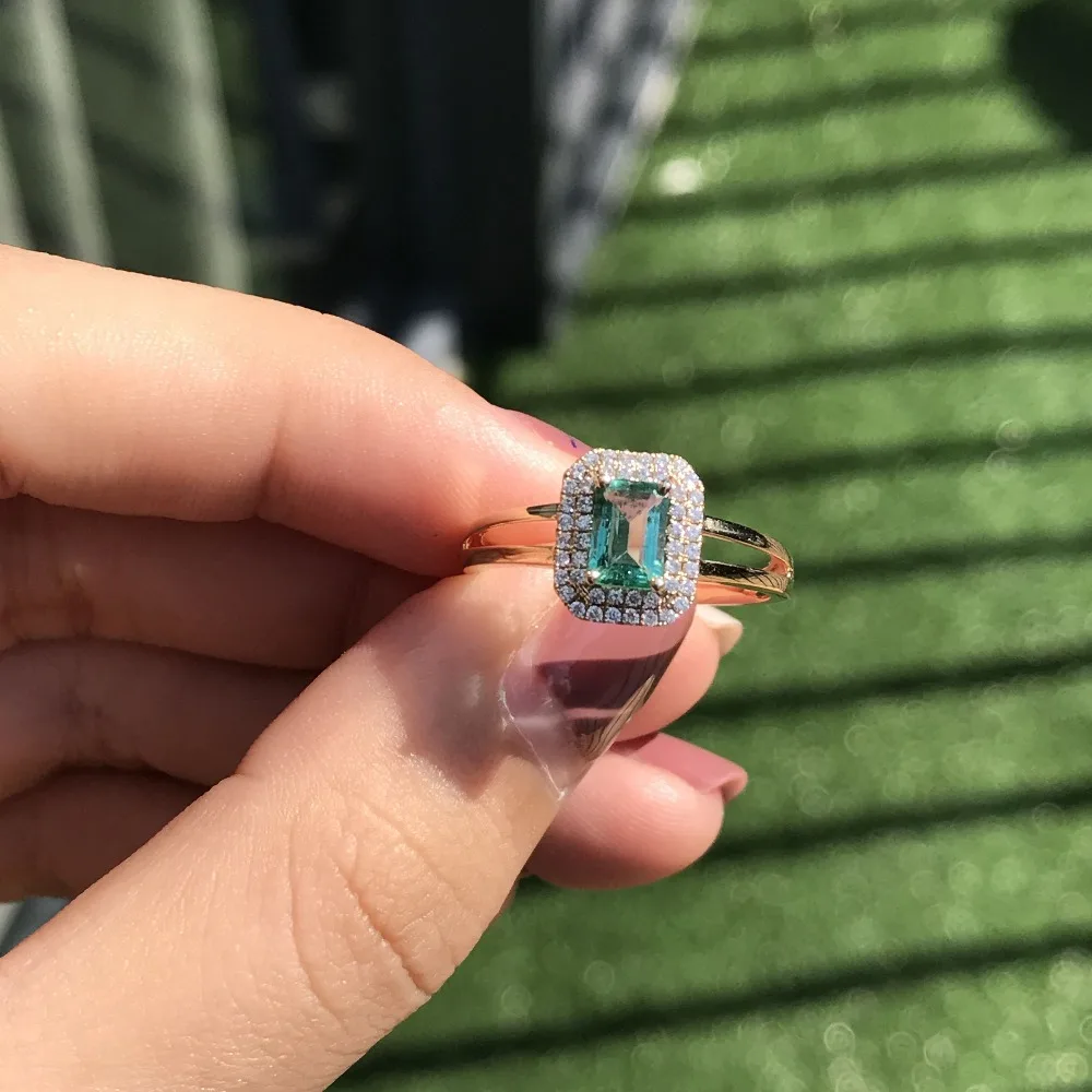 Обручальное кольцо с натуральным зеленым изумрудом 0.6ct бриллиантом двойным