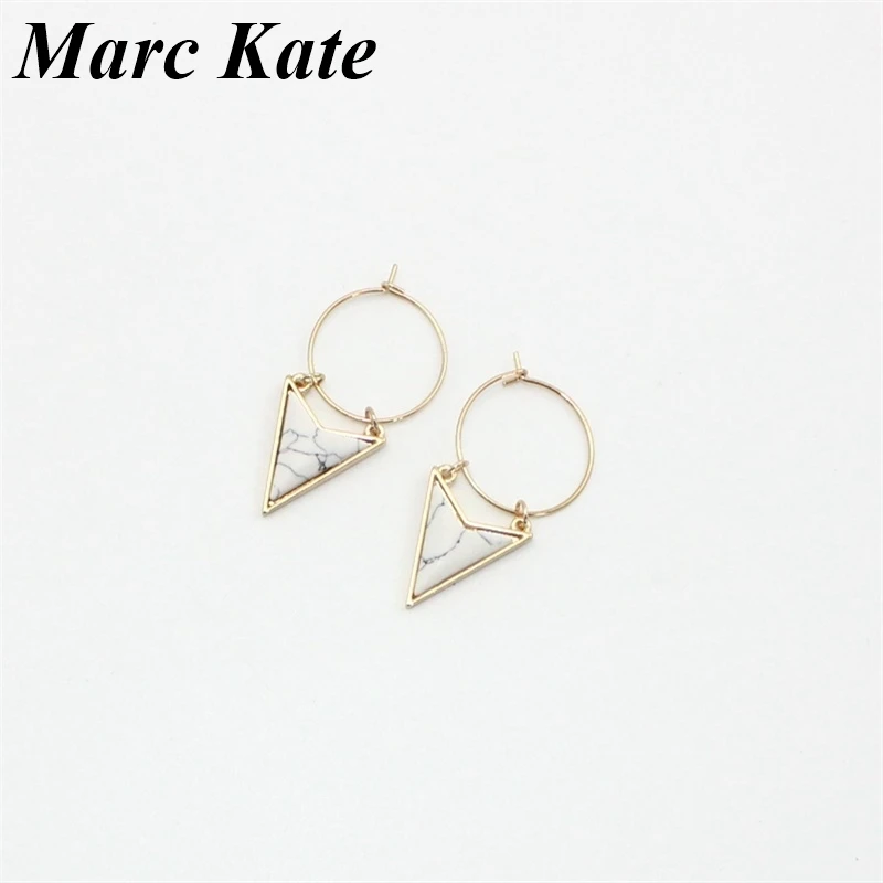 Серьги женские треугольные с белым и зеленым мраморным камнем | Украшения
