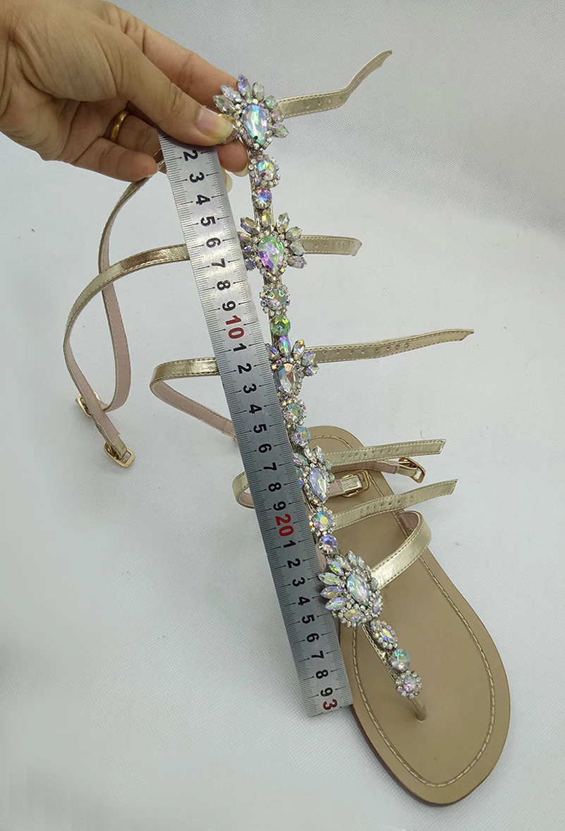 Aneikeh/Сапоги до колена обувь с пряжкой buckle Strap Flats открытые ботинки с ремешками в стиле «Гладиатор»; сезон лето; стразы; женские ботинки Женская обувь в богемном стиле Стиль с украшением в виде кристаллов Пляжная обувь