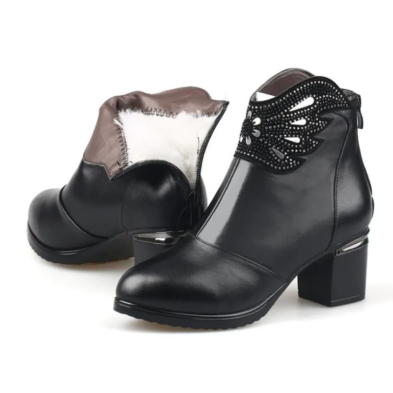 

Женские ботинки из натуральной кожи со стразами, теплые удобные зимние ботинки из плюша и шерсти, женские ботинки на высоком каблуке, больши...