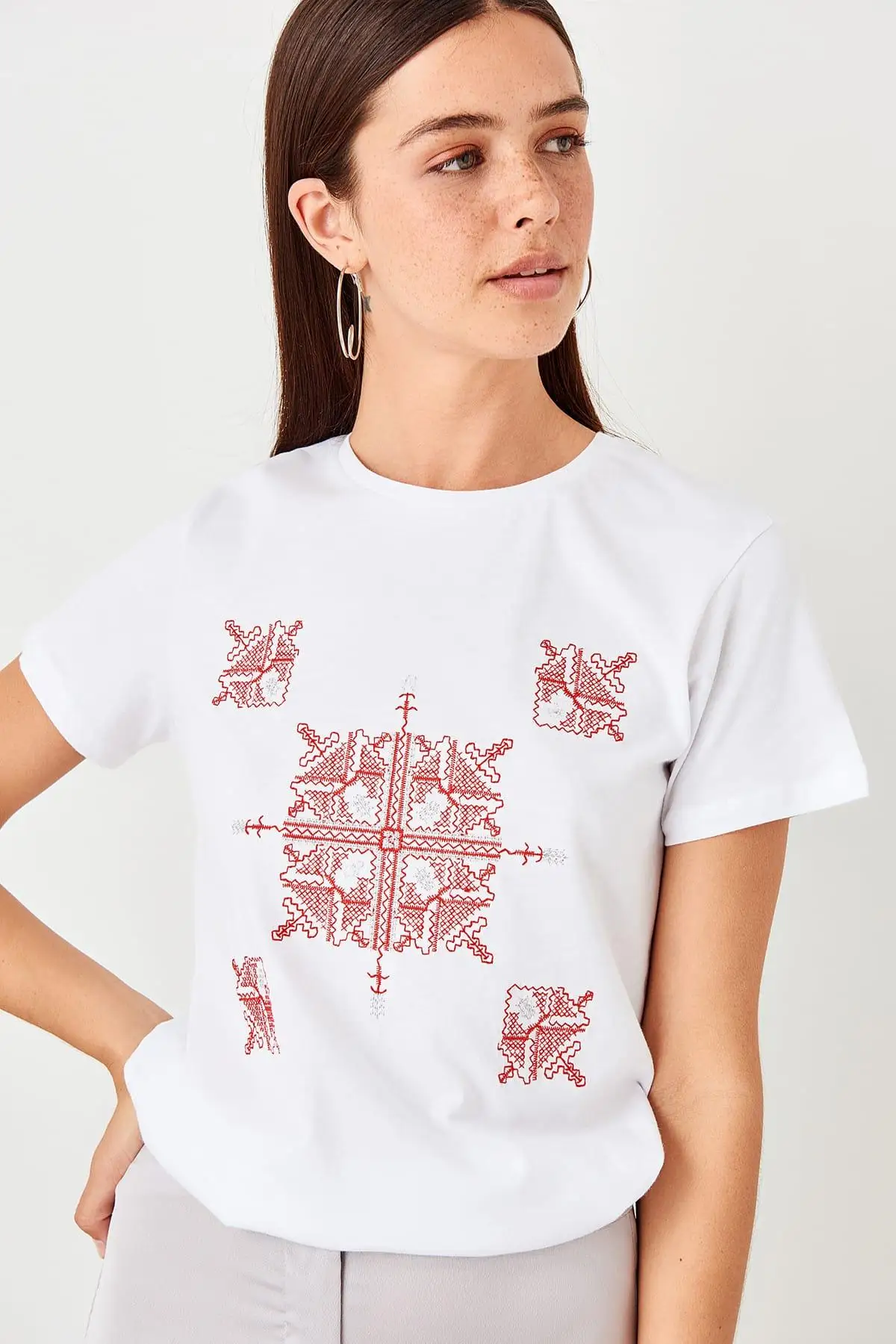 Trendyol белые вышитые Базовые Трикотажные футболки TWOSS19TS0211 | Женская одежда