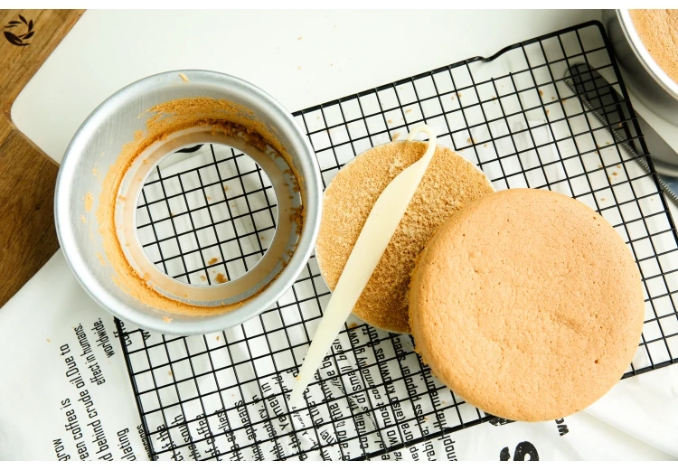 Скребок для зачистки формы из высококачественного пластика не повреждает форму