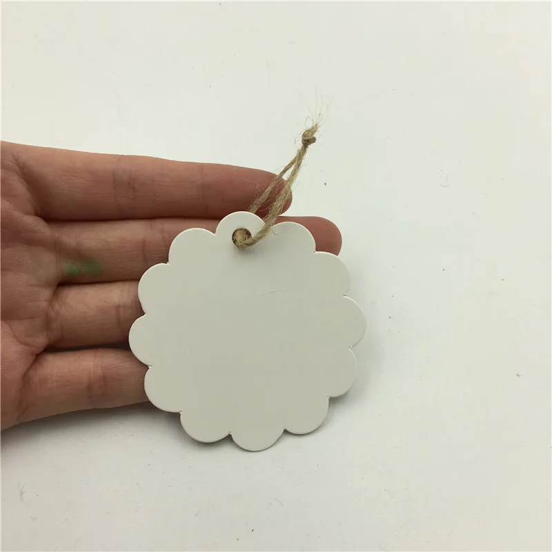 100 шт./лот белые черные коричневые бирки из крафт бумаги в форме цветка для багажа