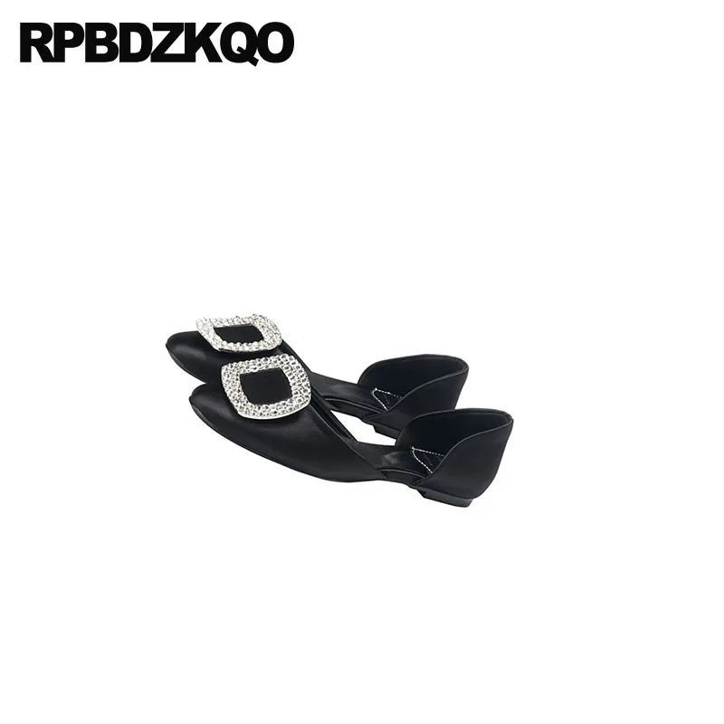 Атласные брендовые сандалии на плоской подошве украшенные стразами Вечерние