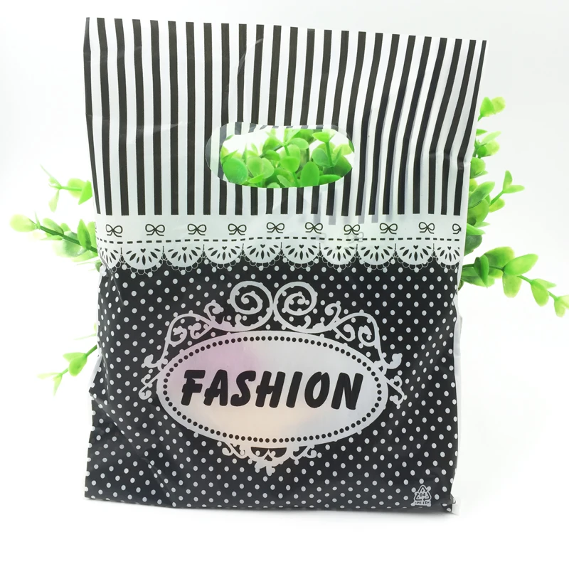 100pcs/lot 15x20cm Black White&quotFashion&quot Pattern Plastic Handle Gift Bags New Style Wedding Packaging With Hnadle | Дом и сад