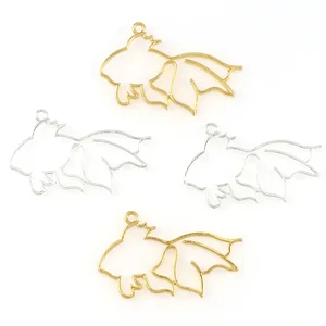 Модная Золотая Серебряная Милая Золотая рыбка, металлическая полая рамка, кулон, Очаровательная рамка, оправа сделай сам, кабошон, Очаровательная УФ смола, 2 шт.