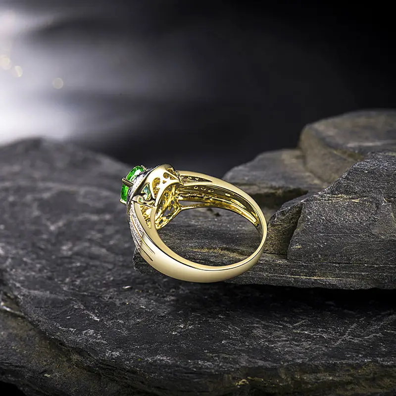 Женское кольцо из желтого золота с изумрудами 6 х8 мм|ring for|rings for womenyellow gold diamond |