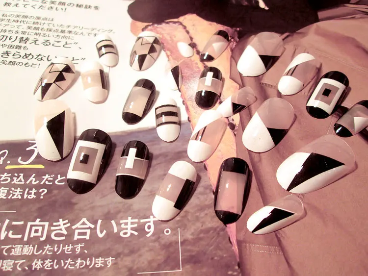 Магазин товаров для ногтей 24 шт. модные длинные полоски накладных (не содержит