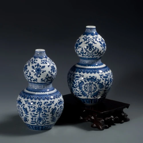 

Antique reproduction porcelain qing blue and white ceramic vase with qing kangxi year mark