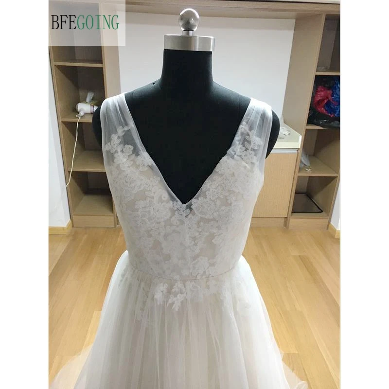 

Ivory Applique Lace Tulle A-line Wedding Dress Floor -Length Chapel Train Sleeveless Real/Original Photos Custom made