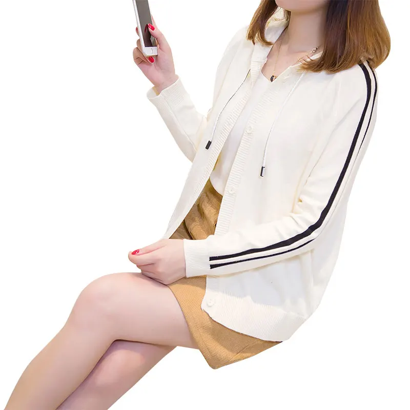 7783 (Hall 4 row 1) take the new back rabbit hooded button sweater knitted cardigan 57. |