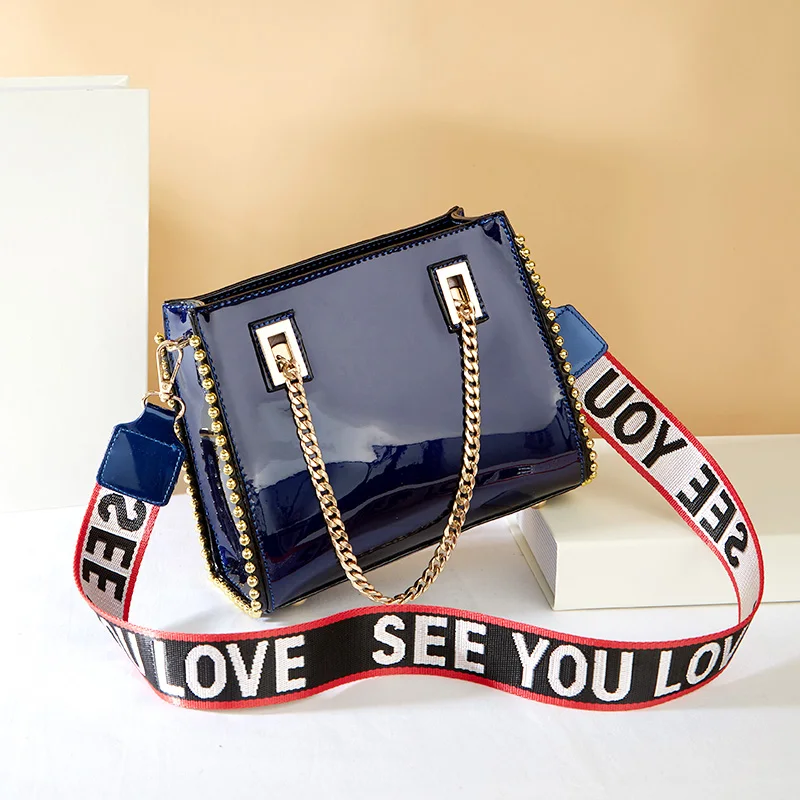 Новинка 2019 маленькая квадратная сумка с лаковой цепочкой Джокер на одно плечо