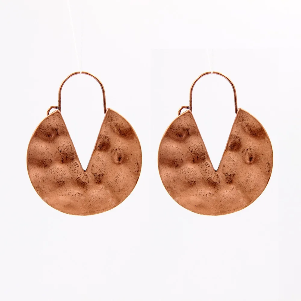 Уникальные Круглые рельефные серьги капли с V образным зазором в стиле ретро