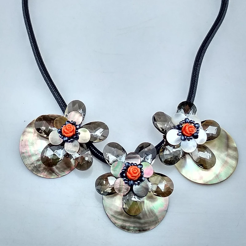 

Bohemia style handmade woman necklace 3 floral pendant shell & crystal & resin Combination female daily elegant strand Jewelry