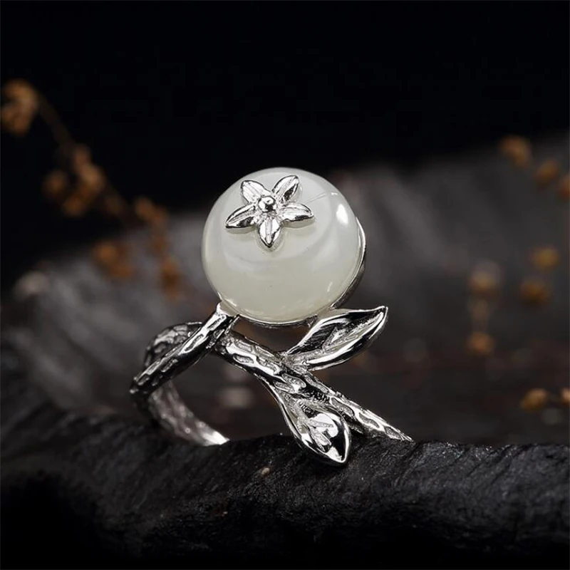 Женское регулируемое кольцо из серебра 2019 пробы с мозаикой нефрита и цветком