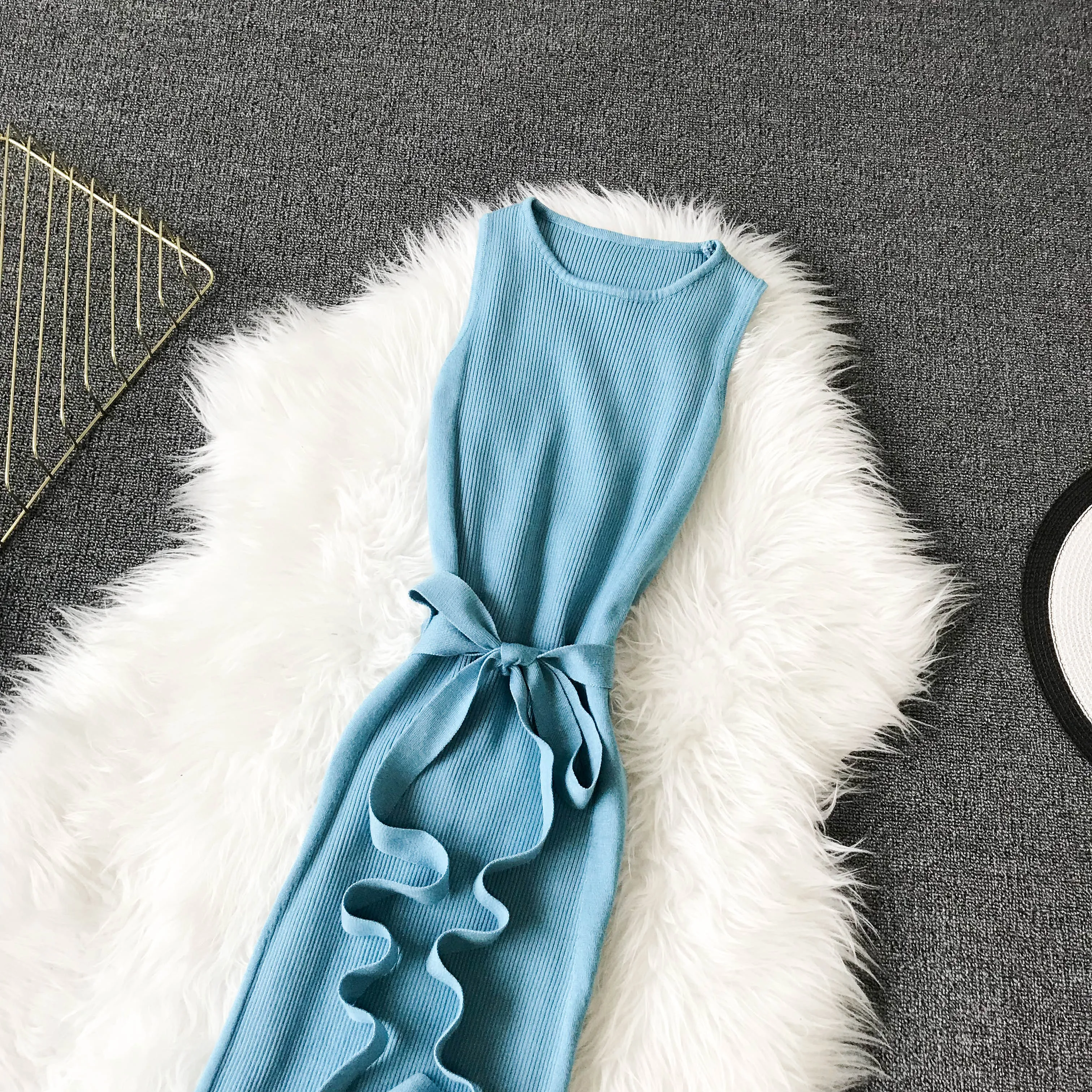 Женское трикотажное платье ALPHALMODA без рукавов с разрезом и поясом | Женская одежда