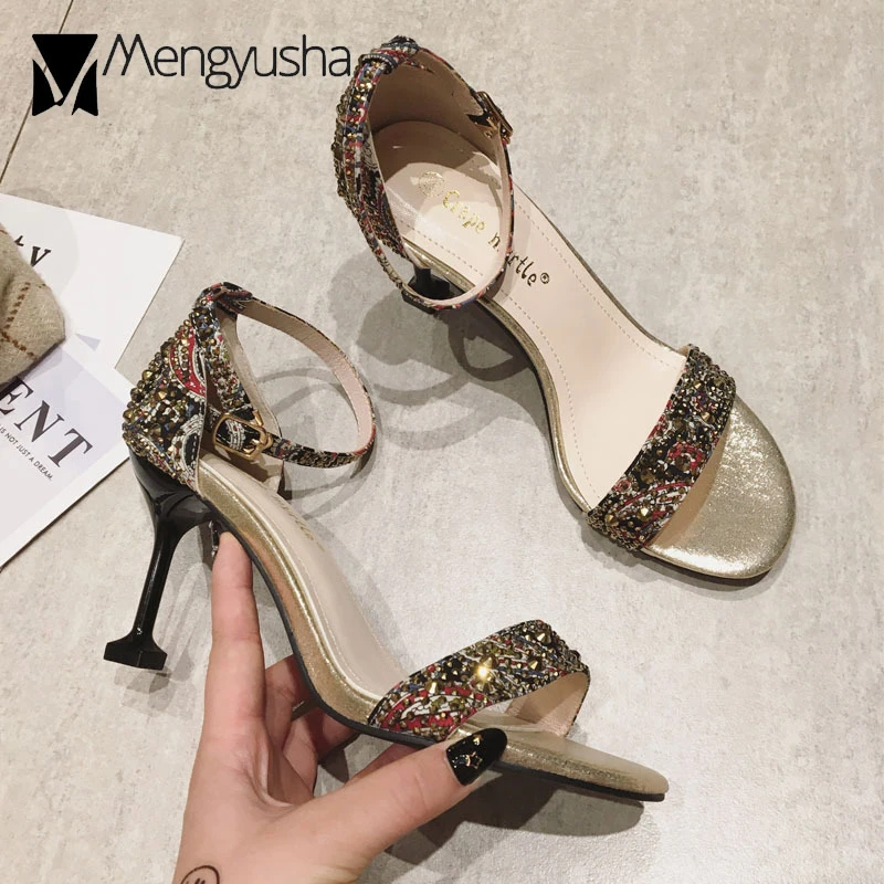 Босоножки женские на высоком каблуке модные пикантные сандалии с кристаллами