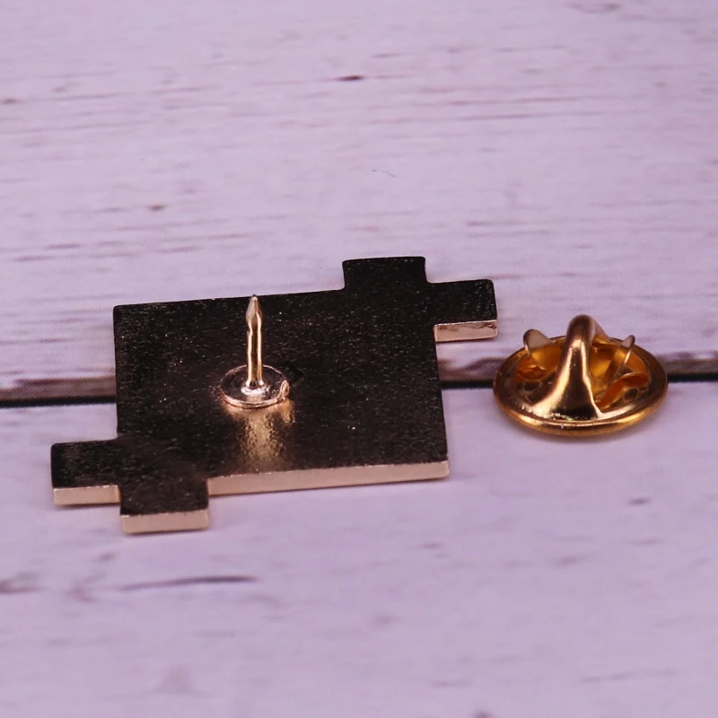 Обрежьте его как это горячая заколка для лацкана графический дизайн