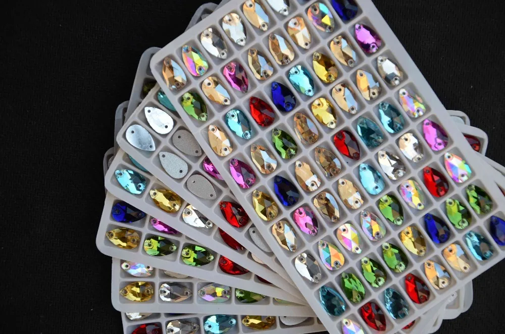 Смешанные цвета стеклянные хрустальные каплевидные пришивные камни с плоской