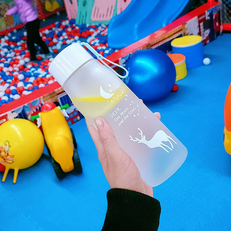 560 мл бутылки для воды с рисунком оленя с веревкой, BPA бесплатно, Мультяшные переносные, для путешествий, спорта, небьющиеся бутылки для подарков