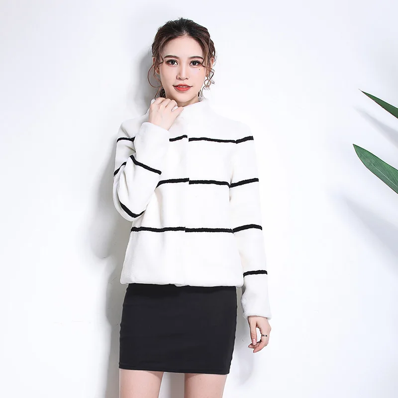 black and white Nerazzurri зимняя куртка из натурального меха женская короткая черная и белая полосатая Натуральная Овечья шуба,куртка натуральный мех,шуба ягненок,овечья куртка,натуральный полушубок,шуба из овечьей шерсти 5xl - Цвет: black and white