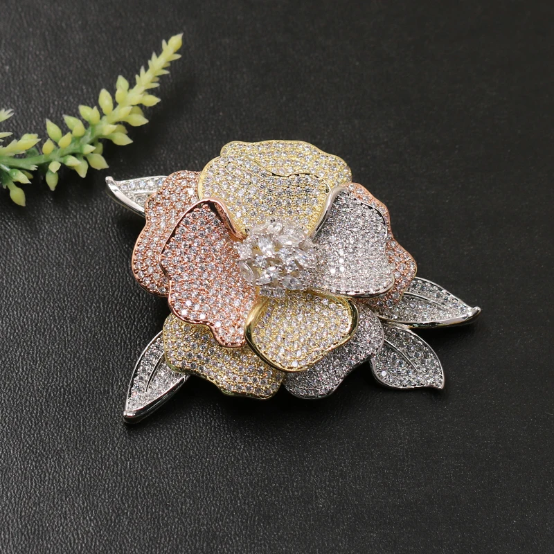 

Lanyika Fashion Jewelry Trendy Blooming Flower with Leaf Brooch Pendant Dual Use for Engagement Banquet Luxury Bridal Best Gift