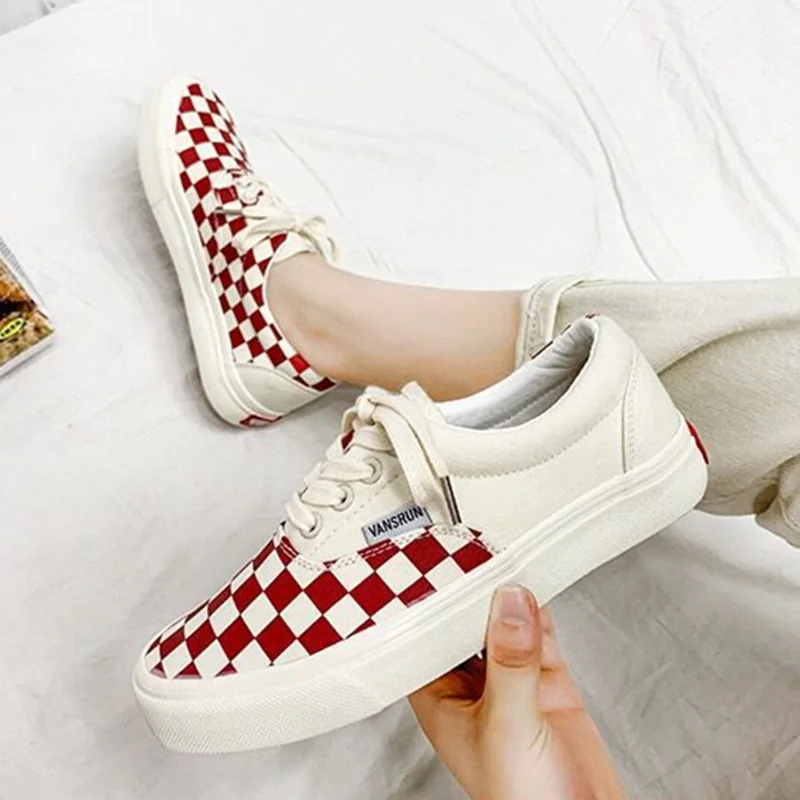 Большие размеры Новинка корейская мода белые туфли на плоской подошве в клетку