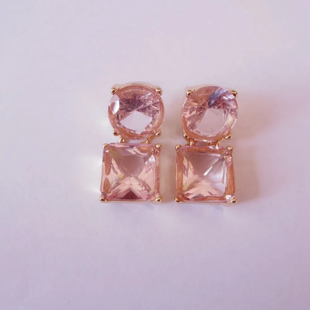 Квадратные круглые серьги гвоздики из стекла и камня современные ювелирные