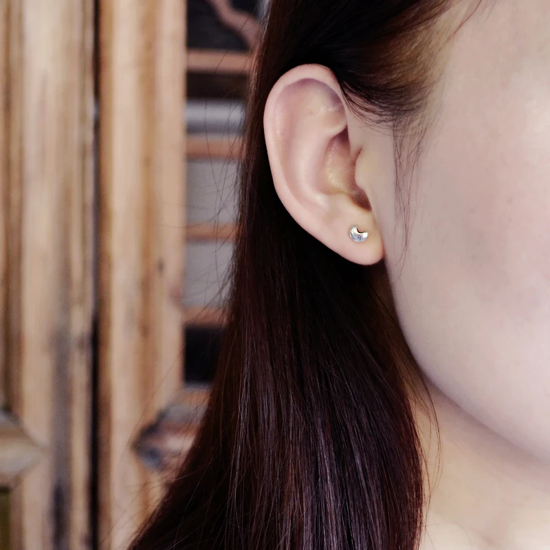 Винтажные матовые серьги-гвоздики с полумесяцем из стерлингового серебра 925