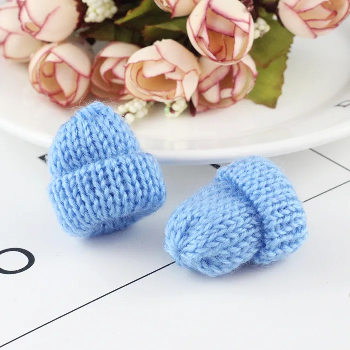 Blue 20 шт. Милая Мини вязаная шляпа DIY кукла декоративные принадлежности для телефона сумка для одежды художественный материал для взрослых серьги для изготовления небольших шапок - Цвет: Blue