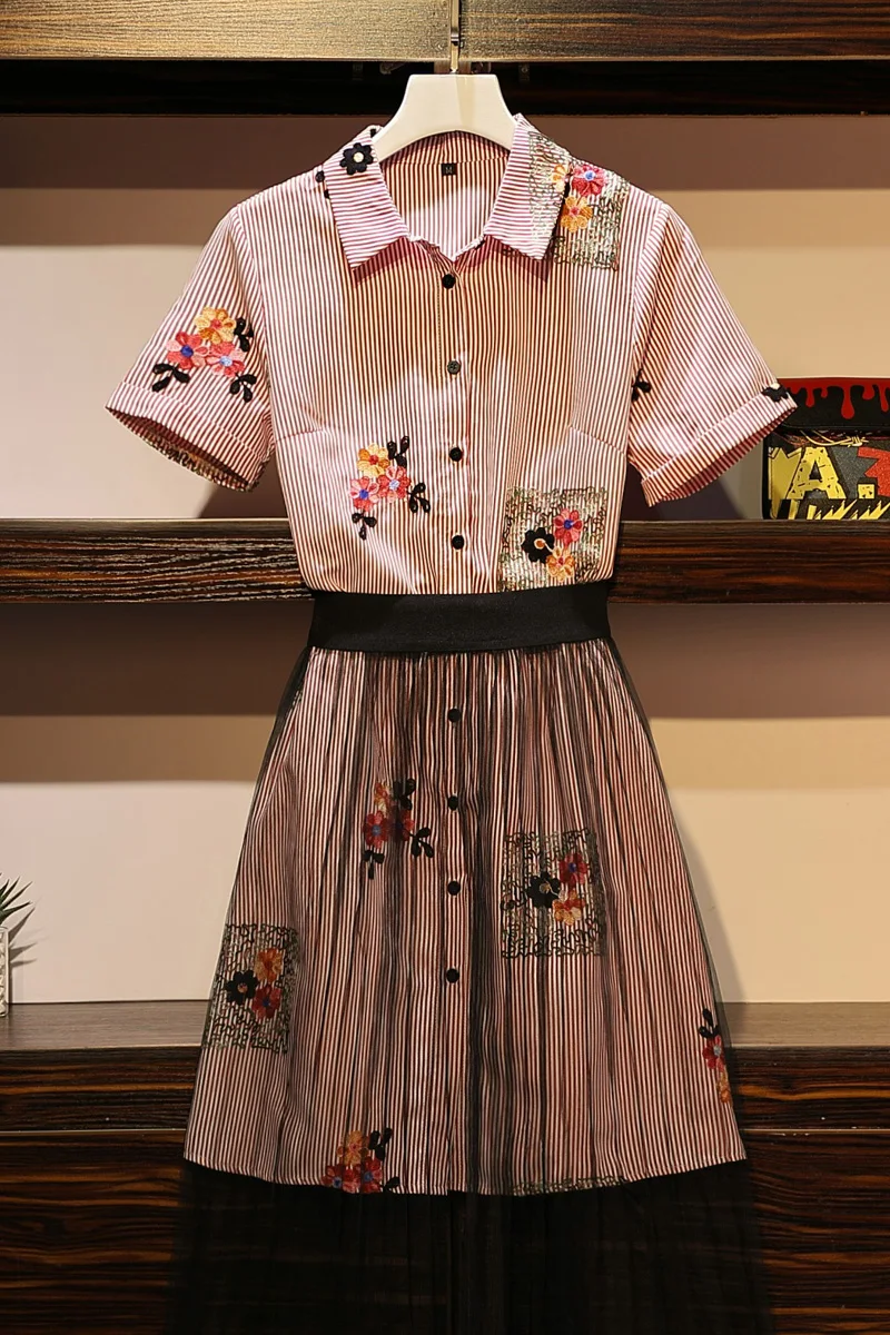 Настоящий Костюм из рубашки средней длины с вышивкой + лакированная ширма юбка