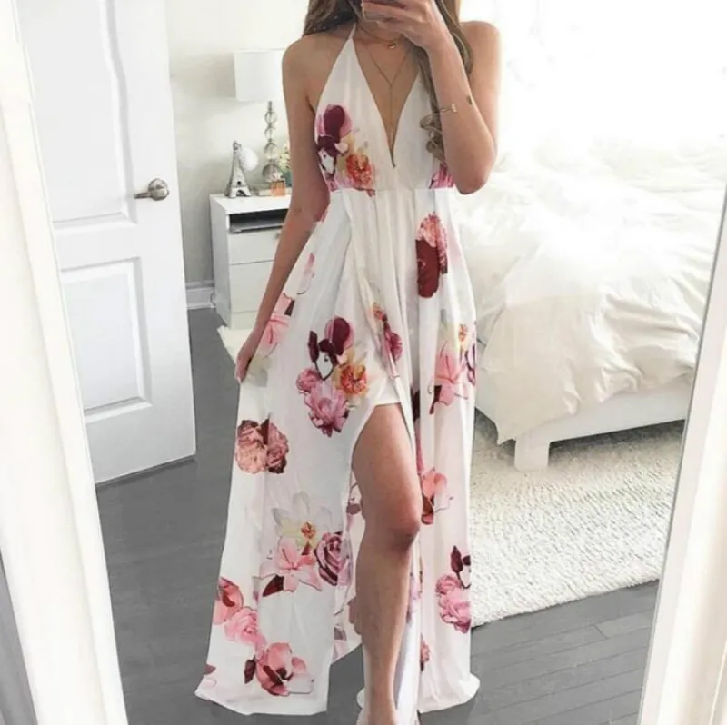 Женское платье с глубоким вырезом белое пляжное цветочным принтом и открытым