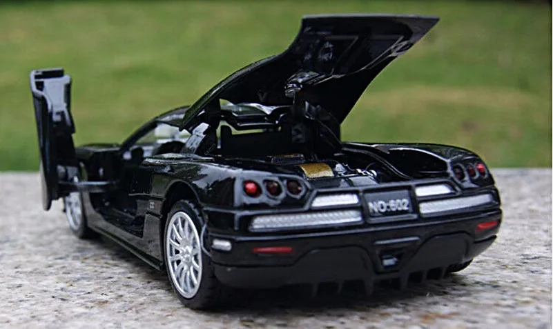 1/32 Koenigsegg черные модели автомобилей со звуком и светильник детские игрушки коллекции подарки без батареи