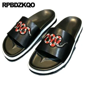 сандалии надевать вышивка на открытом воздухе домашние тапочки Дизайнерская обувь мужчины высокого качества слайды Настоящая кожа ремень хороший черный лето пчела