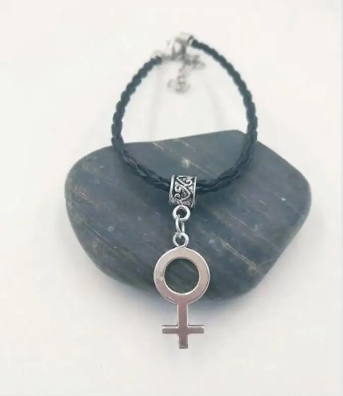 Женский кожаный браслет с подвеской Шарм подвеска символом для женщин подарок