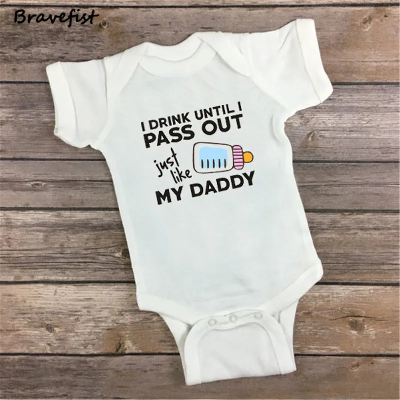 Летние Боди белый Ребенка Onesie Pass Out с надписью My Daddy буквенным принтом короткий