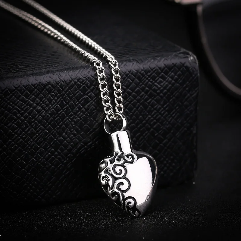 

Cremation Urn Necklace Jewelry with Silver Plated Heart Shaped Memorial Ash Keepsake Cremation Pendant Necklace for Women Men