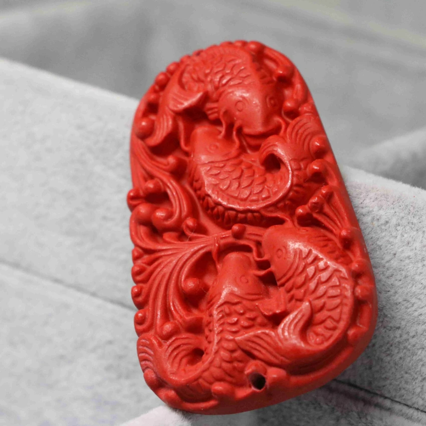 Оптовая цена Тайвань красный киноварь Овальный Кулон Резные Лаки Перейти рыбки