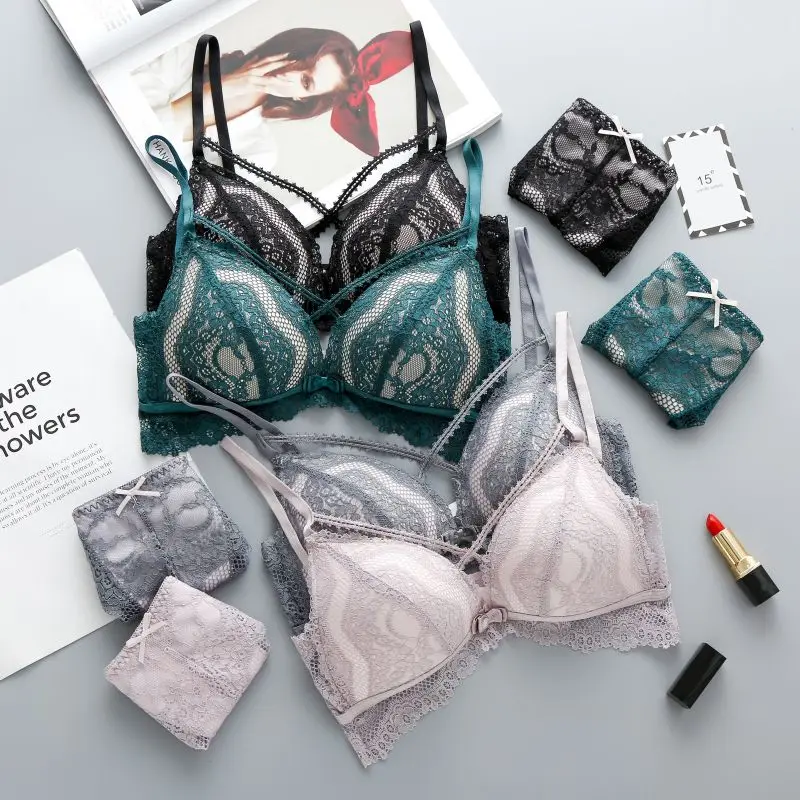 

Women Lace Beauty Back Hollow No Trace Steel Ring Gathered Breathable Bra + Briefs Underwear Set