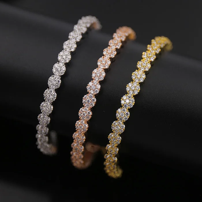 Женский браслет с подвеской в виде цветка из меди и фианита | Украшения