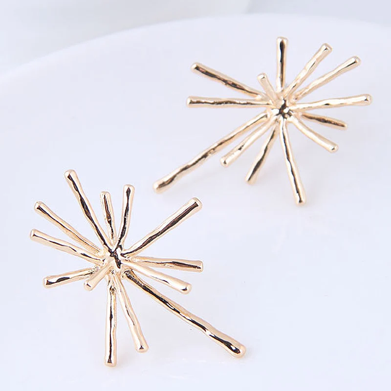 

2020 Fashion Exaggerated Sun Flower Stud Earring Chic Golden Stub Earrings Punk Geometric Jewelry Accessories Women High Quality